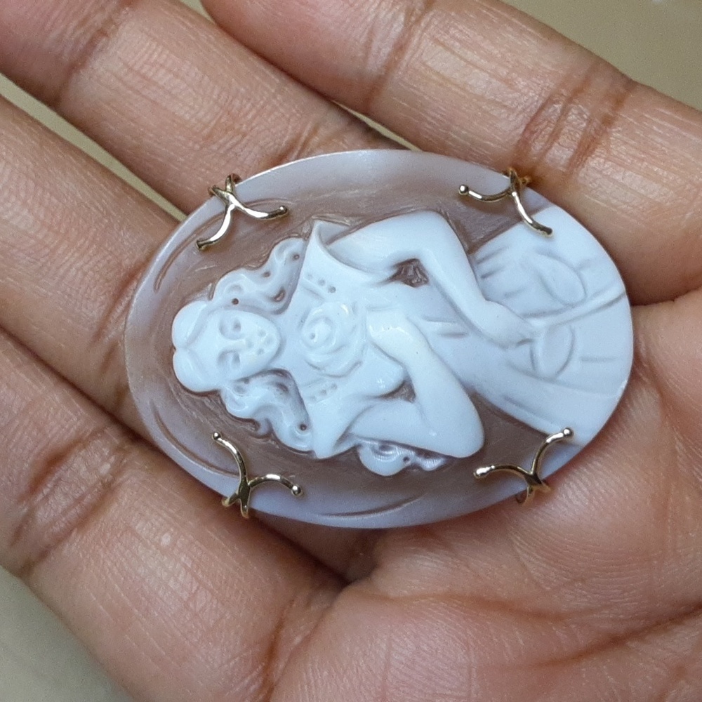 From Beauty and the Beast, Belle, Pin/Pendant. Hand Carved Cameo. ITALY. - Picture 9 of 13